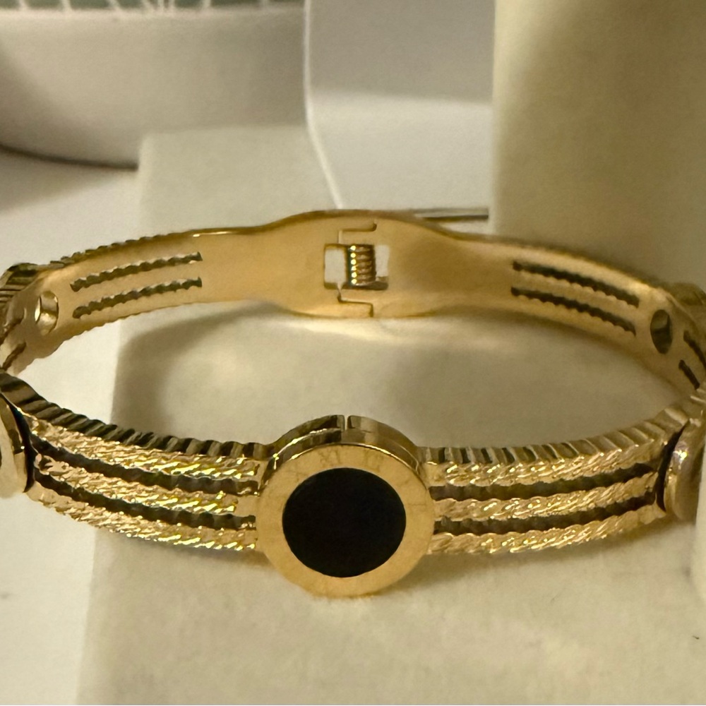 Elegant Gold and Black Women's Bracelet